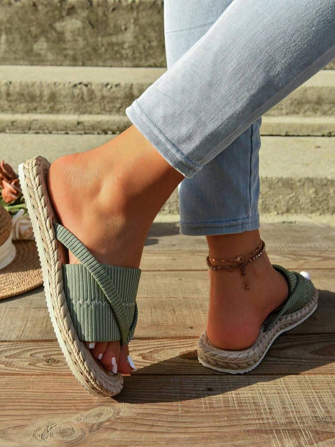 CAMILLA | COMFORTABLE CRISS-CROSS FLAT SANDALS