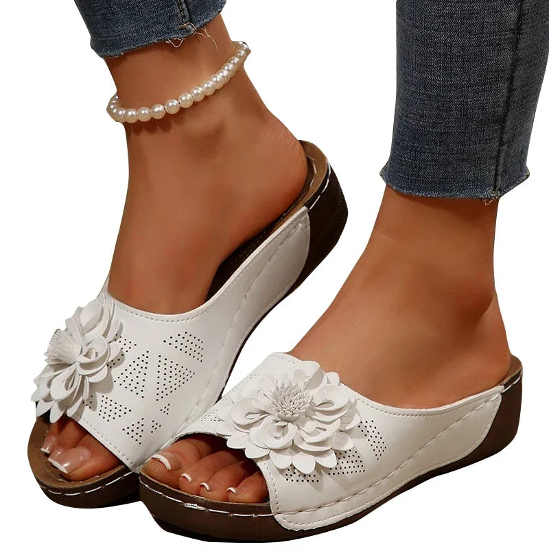 REGINE | STYLISH ORTHOPEDIC FLOWER SANDALS