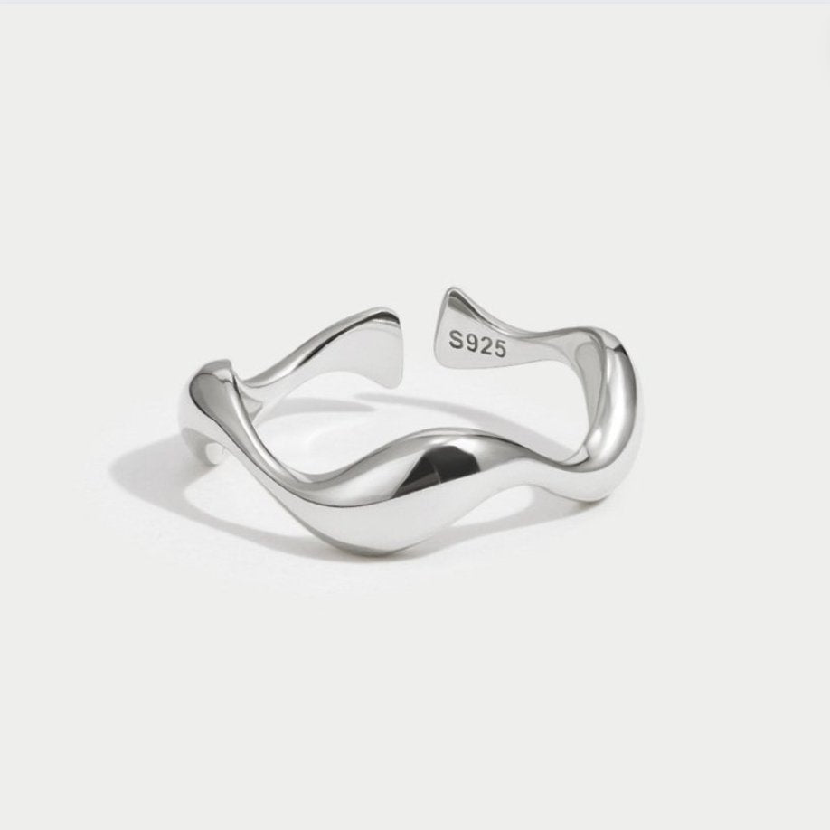 KIM | ELEGANT MINIMALIST RING